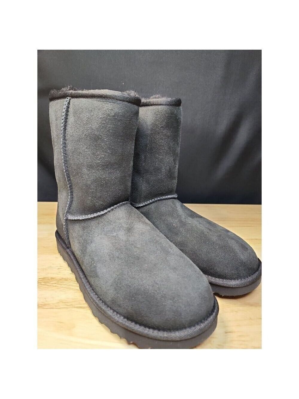 UGG Classic short 2 Size 7